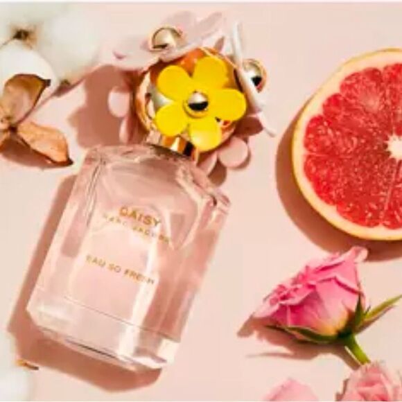 Marc Jacobs Daisy Eau So Fresh 4.2 oz Eau de Toilette & Body Lotion Set … - Picture 3 of 17